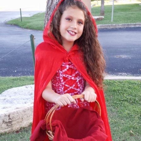 Little Red Riding Hood - Picture 3 of 12